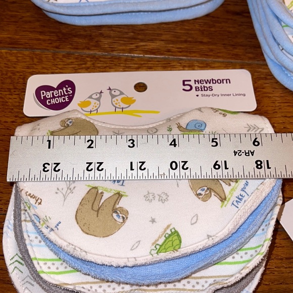 Infant Burpcloths and Newborn Bibs - Picture 13 of 13
